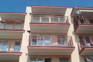 siaktka przeciw gołębiom na balkon Bydgoszcz.jpg